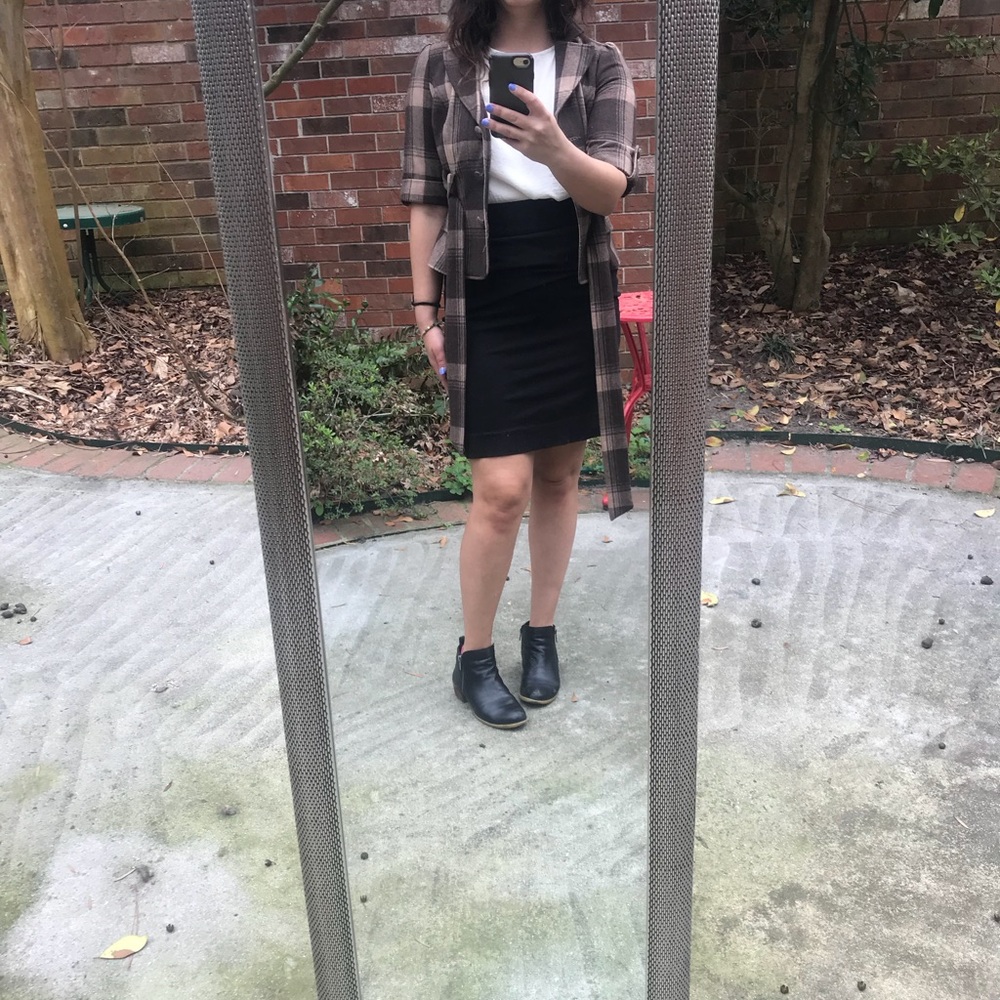 Black Banana Republic pencil skirt